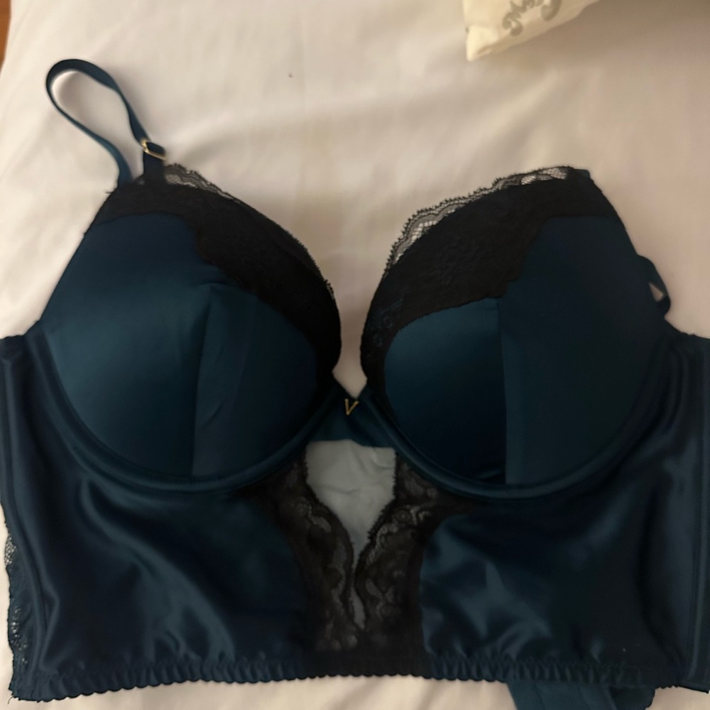 Victoria Secret Push Up Elegant Lace Trimmed Corset Bra in Teal